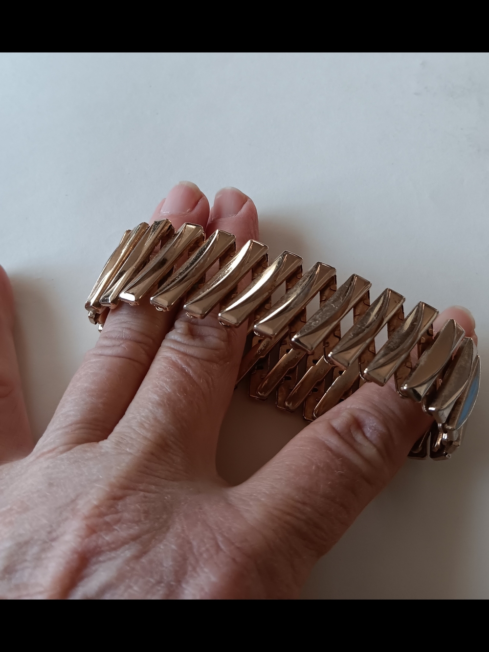 Gold-Tone Beregere Stretch Bracelet 1" Wide -vintage Women's Fashion Accessory